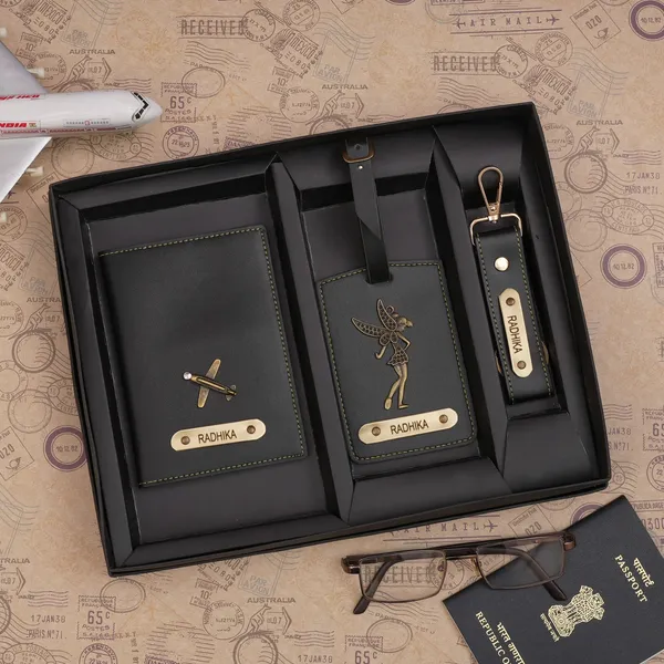 Personalized_Traveloholic_Gift_Set_(Passport_Cover_+_Luggage_Tag_+_Keychain)