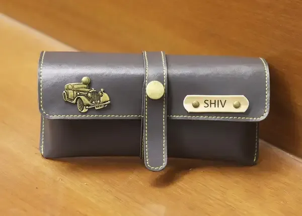 Personalized_Leather_Sunglass_Holder_–_Custom_Name_Engraved_Eyewear_Case_|_Premium_Glasses_Organizer