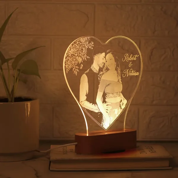 Personalized_Heart_Photo_LED_Lamp_with_Wooden_Base