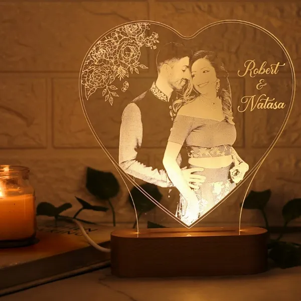 Personalized_Heart_Photo_LED_Lamp_with_Wooden_Base