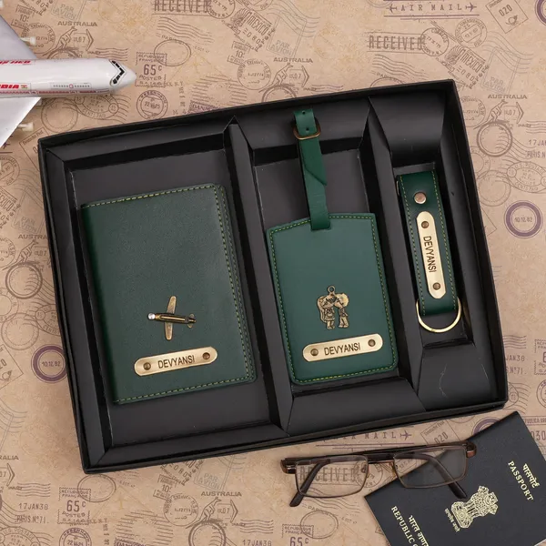 Personalized_Traveloholic_Gift_Set_(Passport_Cover_+_Luggage_Tag_+_Keychain)