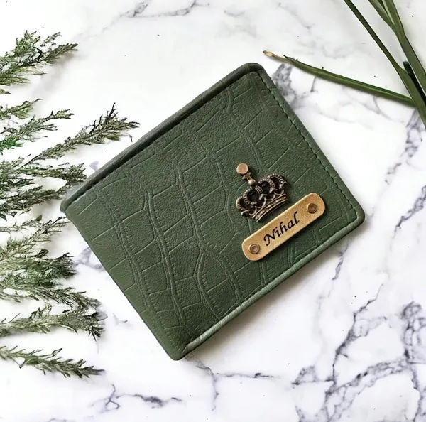 Custom_Croc_Texture_Leather_Wallet_for_Men_–_Personalized_Name_Engraved_Wallet_with_Crown_Charm_|_Premium_Gift_for_Men