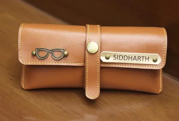 Personalized_Leather_Sunglass_Holder_–_Custom_Name_Engraved_Eyewear_Case_|_Premium_Glasses_Organizer