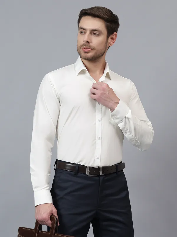 Cream_Slim_Fit_Solid_Spread_Collar_Full_Sleeve_Rich_Cotton_Formal_Shirt_For_Men