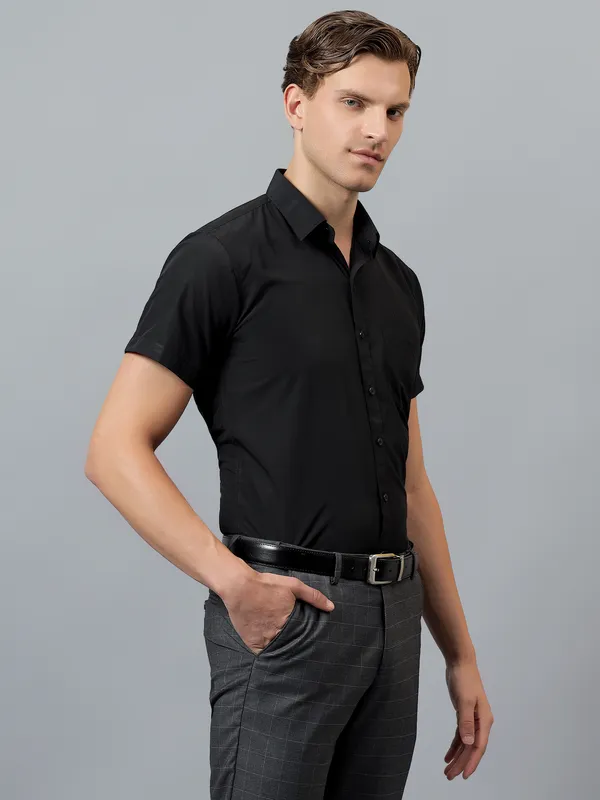 Black_Slim_Fit_Solid_Spread_Collar_Half_Sleeve_Formal_Shirt_For_Men