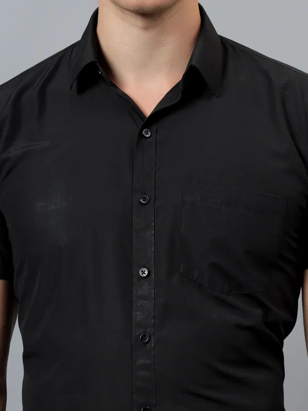 Black_Slim_Fit_Solid_Spread_Collar_Half_Sleeve_Formal_Shirt_For_Men