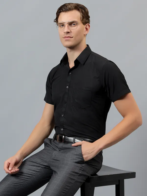 Black_Slim_Fit_Solid_Spread_Collar_Half_Sleeve_Formal_Shirt_For_Men