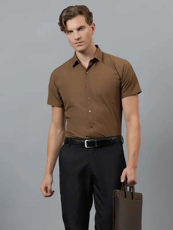 Coffee_And_Brown_Slim_Fit_Solid_Spread_Collar_Half_Sleeve_Formal_Shirt_For_Men
