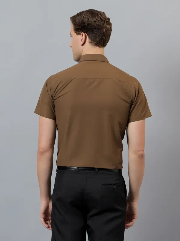 Coffee_And_Brown_Slim_Fit_Solid_Spread_Collar_Half_Sleeve_Formal_Shirt_For_Men