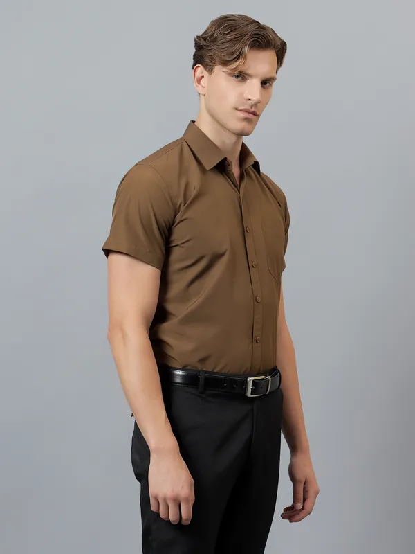 Coffee_And_Brown_Slim_Fit_Solid_Spread_Collar_Half_Sleeve_Formal_Shirt_For_Men