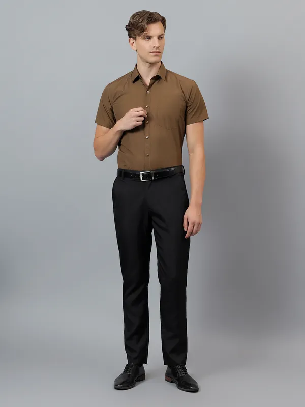 Coffee_And_Brown_Slim_Fit_Solid_Spread_Collar_Half_Sleeve_Formal_Shirt_For_Men