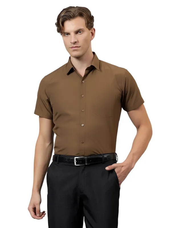 Coffee_And_Brown_Slim_Fit_Solid_Spread_Collar_Half_Sleeve_Formal_Shirt_For_Men