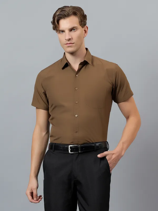Coffee_And_Brown_Slim_Fit_Solid_Spread_Collar_Half_Sleeve_Formal_Shirt_For_Men