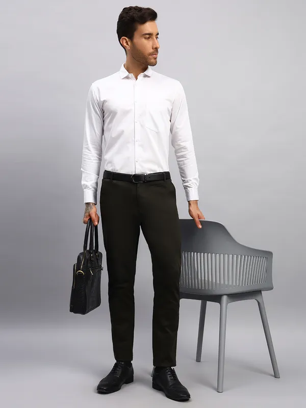 Green_Relaxed_Straight_Leg_Slim_Fit_High_Rise_Chinos_Trousers_For_Men