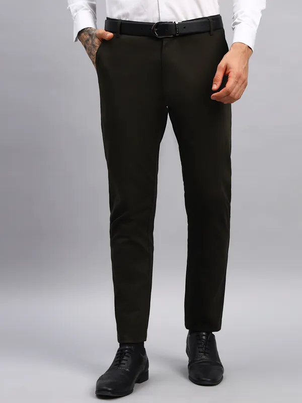 Green_Relaxed_Straight_Leg_Slim_Fit_High_Rise_Chinos_Trousers_For_Men