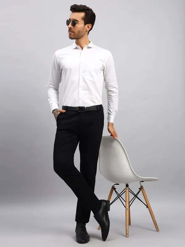 Black_Relaxed_Straight_Leg_Slim_Fit_High_Rise_Chinos_Trousers_For_Men