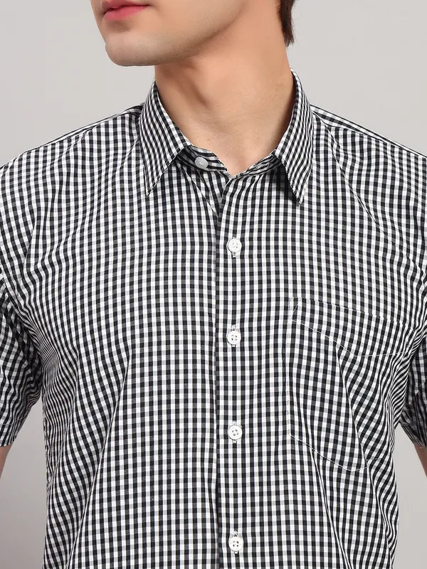 Black_And_White_Slim_Fit_Checked_Spread_Collar_Half_Sleeve_Cotton_Formal_Shirt_For_Men