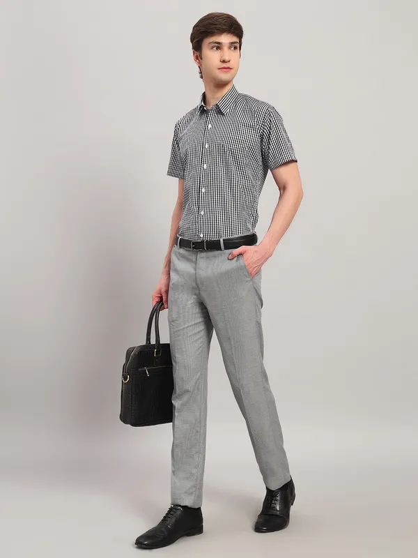 Black_And_White_Slim_Fit_Checked_Spread_Collar_Half_Sleeve_Cotton_Formal_Shirt_For_Men