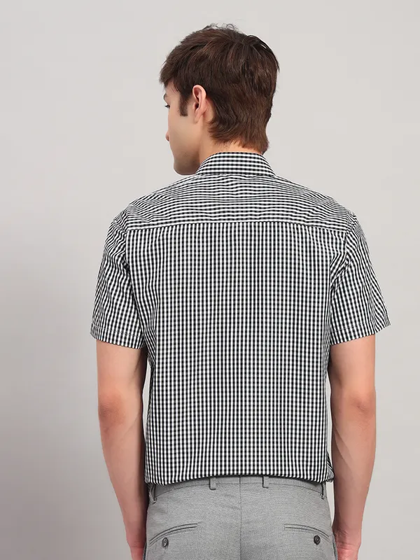 Black_And_White_Slim_Fit_Checked_Spread_Collar_Half_Sleeve_Cotton_Formal_Shirt_For_Men