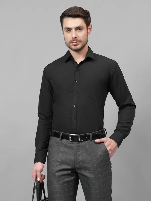 Black_Slim_Fit_Solid_Spread_Collar_Full_Sleeve_Rich_Cotton_Formal_Shirt_For_Men
