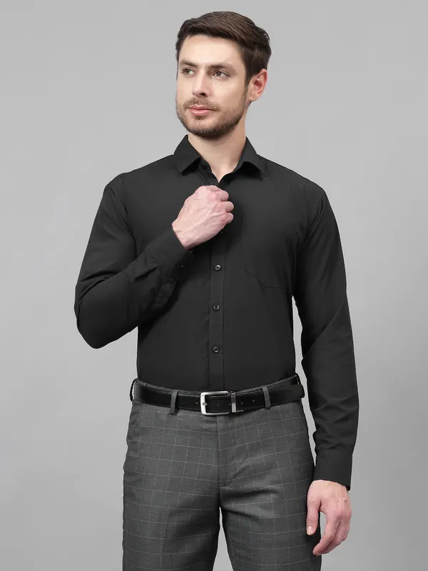 Black_Slim_Fit_Solid_Spread_Collar_Full_Sleeve_Rich_Cotton_Formal_Shirt_For_Men