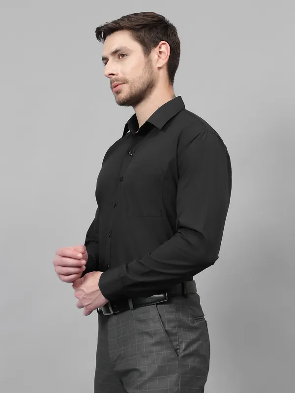 Black_Slim_Fit_Solid_Spread_Collar_Full_Sleeve_Rich_Cotton_Formal_Shirt_For_Men