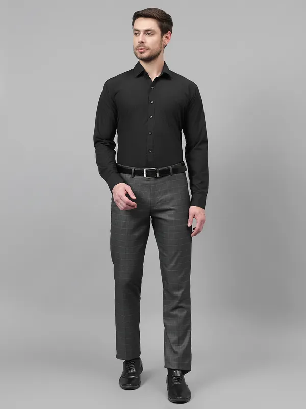 Black_Slim_Fit_Solid_Spread_Collar_Full_Sleeve_Rich_Cotton_Formal_Shirt_For_Men