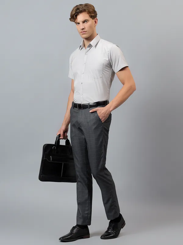 Grey_Slim_Fit_Solid_Spread_Collar_Half_Sleeve_Formal_Shirt_For_Men
