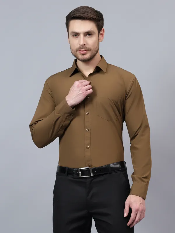 Coffee_And_Brown_Slim_Fit_Solid_Spread_Collar_Full_Sleeve_Rich_Cotton_Formal_Shirt_For_Men