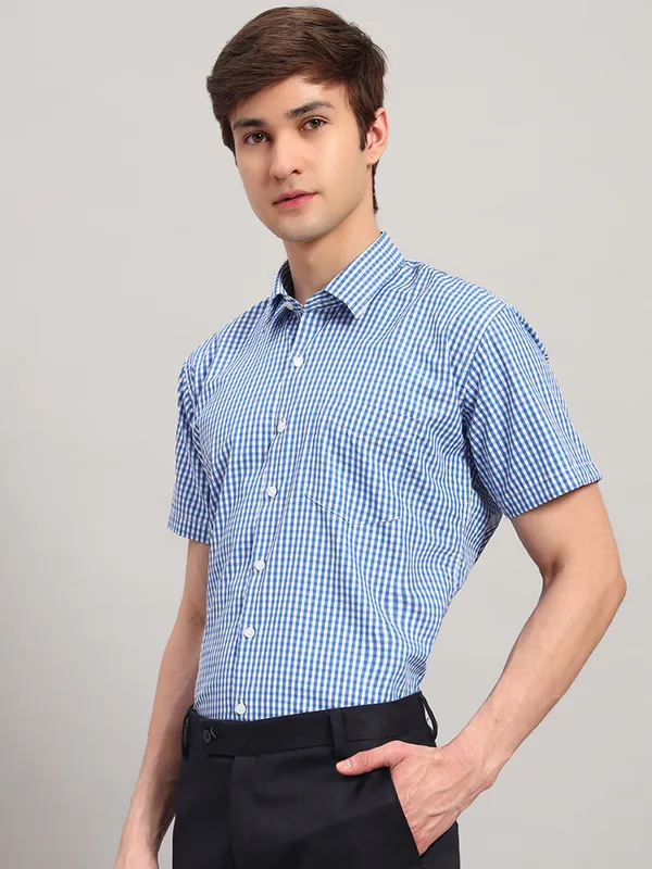 Blue_And_White_Slim_Fit_Checked_Spread_Collar_Half_Sleeve_Cotton_Formal_Shirt_For_Men