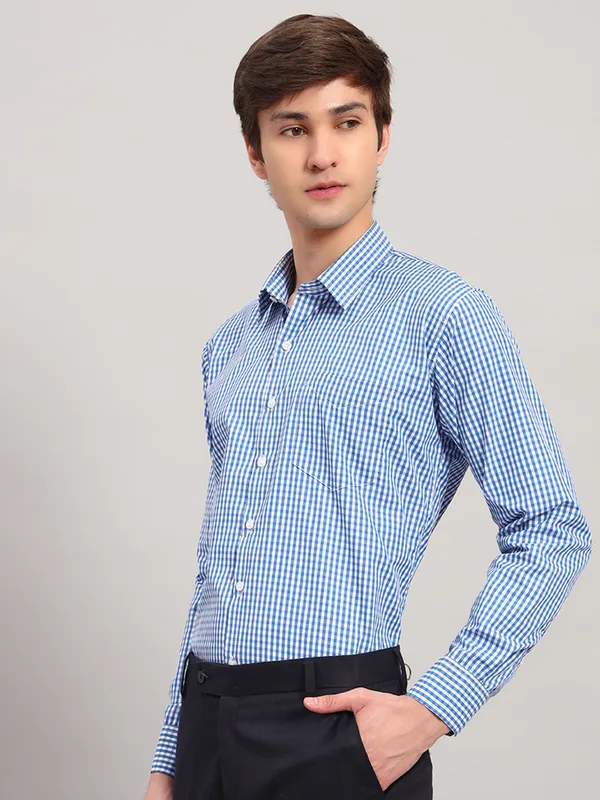 Blue_And_White_Slim_Fit_Checked_Spread_Collar_Full_Sleeve_Cotton_Formal_Shirt_For_Men
