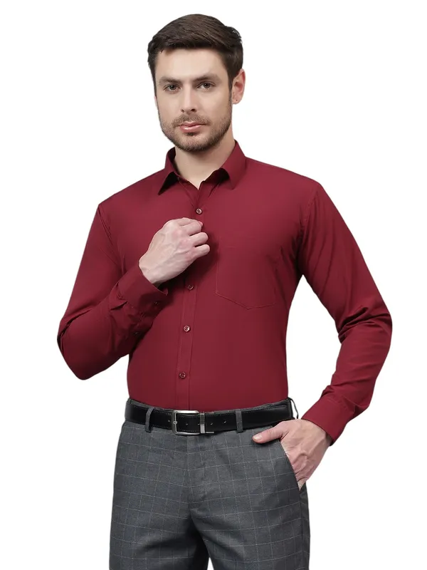 Maroon_Slim_Fit_Solid_Spread_Collar_Full_Sleeve_Rich_Cotton_Formal_Shirt_For_Men