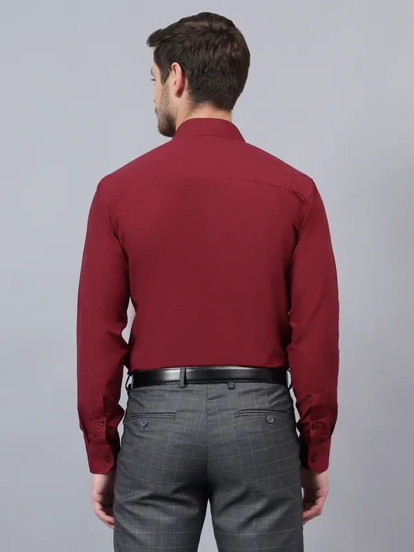 Maroon_Slim_Fit_Solid_Spread_Collar_Full_Sleeve_Rich_Cotton_Formal_Shirt_For_Men