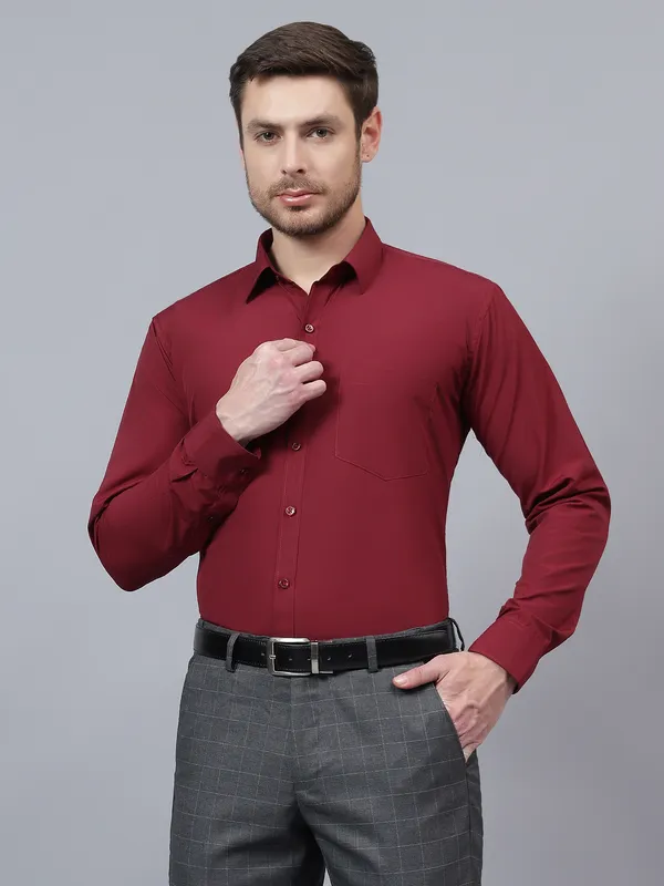 Maroon_Slim_Fit_Solid_Spread_Collar_Full_Sleeve_Rich_Cotton_Formal_Shirt_For_Men