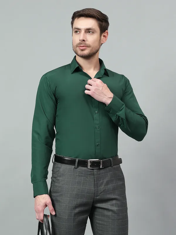Green_Slim_Fit_Solid_Spread_Collar_Full_Sleeve_Rich_Cotton_Formal_Shirt_For_Men