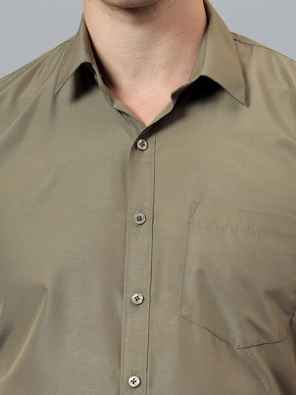 Olive_Slim_Fit_Solid_Spread_Collar_Half_Sleeve_Formal_Shirt_For_Men