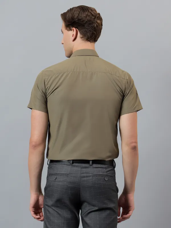 Olive_Slim_Fit_Solid_Spread_Collar_Half_Sleeve_Formal_Shirt_For_Men