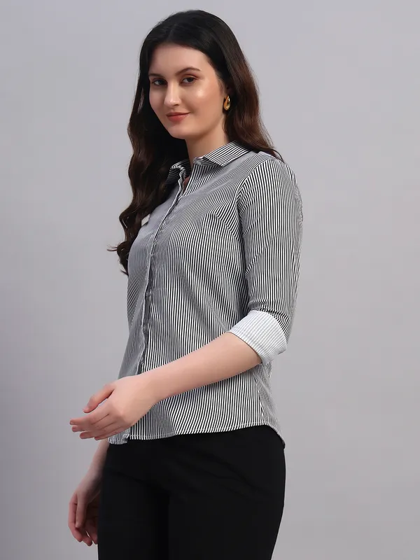 Black_And_White_Relaxed_Slim_Fit_Vertical_Striped_Spread_Collar_Cotton_Casual_Shirt_For_Women