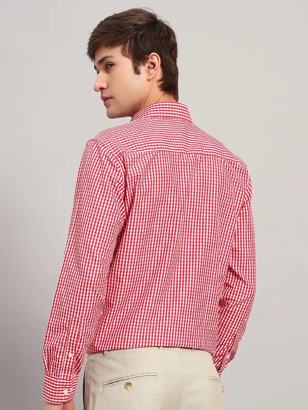 Red_And_White_Slim_Fit_Checked_Spread_Collar_Full_Sleeve_Cotton_Formal_Shirt_For_Men