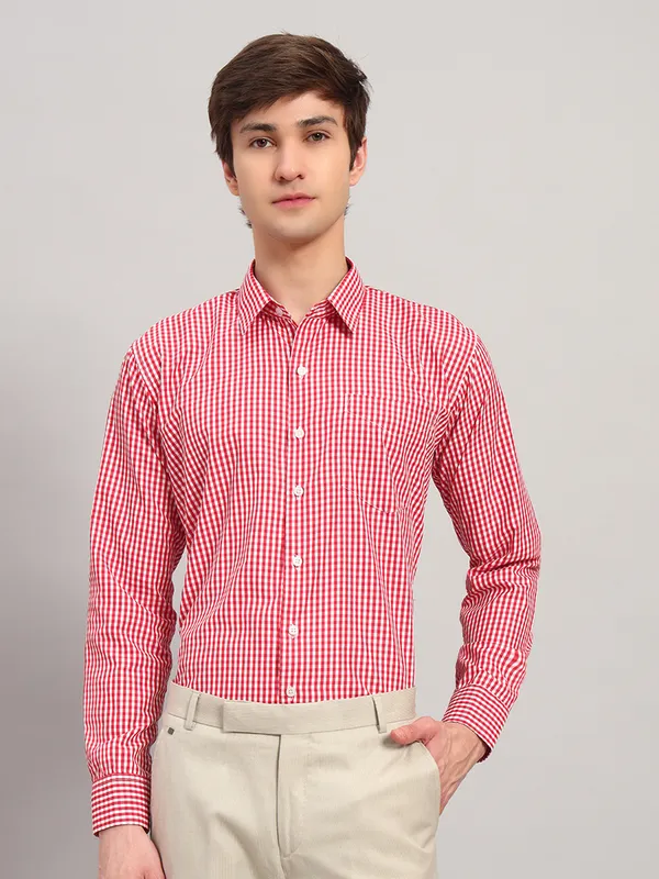 Red_And_White_Slim_Fit_Checked_Spread_Collar_Full_Sleeve_Cotton_Formal_Shirt_For_Men