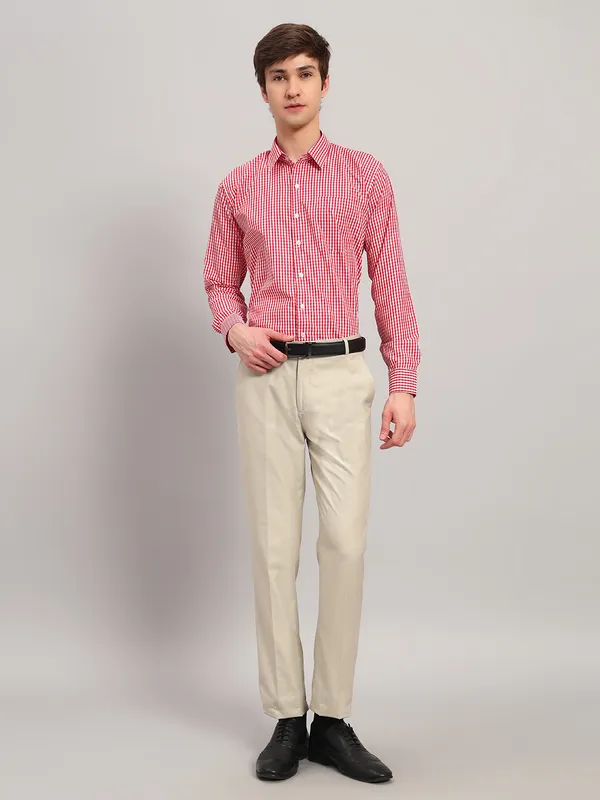 Red_And_White_Slim_Fit_Checked_Spread_Collar_Full_Sleeve_Cotton_Formal_Shirt_For_Men