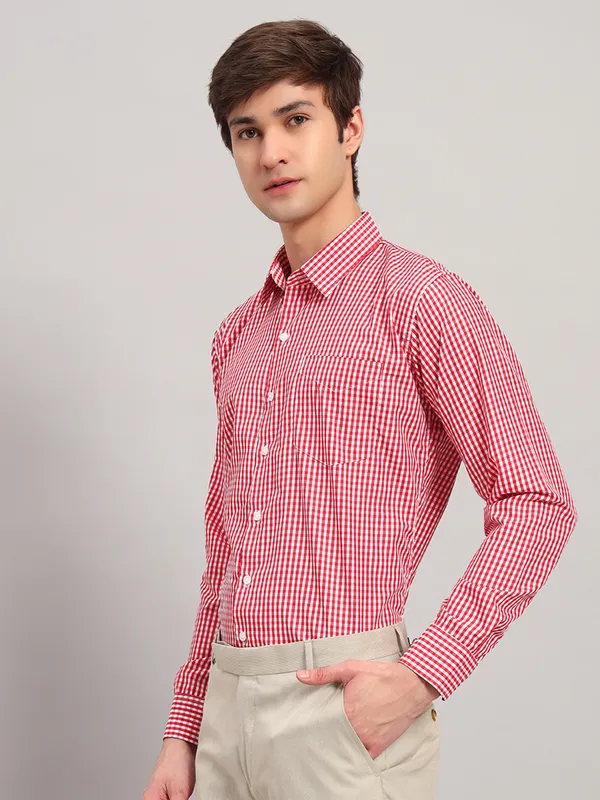 Red_And_White_Slim_Fit_Checked_Spread_Collar_Full_Sleeve_Cotton_Formal_Shirt_For_Men