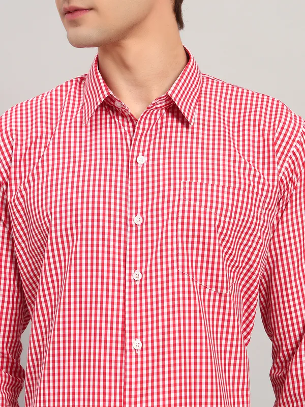 Red_And_White_Slim_Fit_Checked_Spread_Collar_Full_Sleeve_Cotton_Formal_Shirt_For_Men