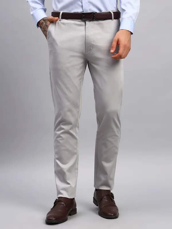 Light_Grey_Relaxed_Straight_Leg_Slim_Fit_High_Rise_Chinos_Trousers_For_Men