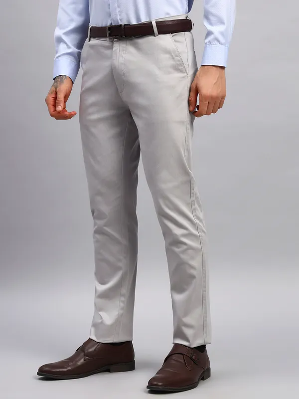 Light_Grey_Relaxed_Straight_Leg_Slim_Fit_High_Rise_Chinos_Trousers_For_Men