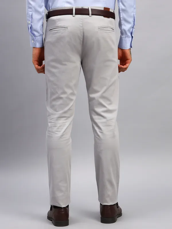 Light_Grey_Relaxed_Straight_Leg_Slim_Fit_High_Rise_Chinos_Trousers_For_Men