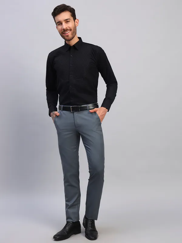 Black_Spread_Collar_Textured_Cotton_Slim_Fit_Formal_Shirt_For_Men