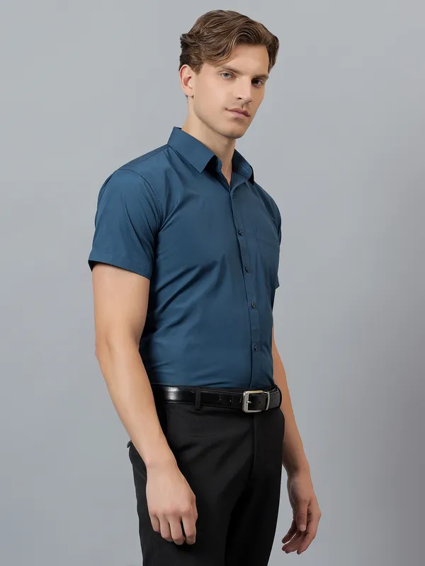Peacock_Blue_Slim_Fit_Solid_Spread_Collar_Half_Sleeve_Formal_Shirt_For_Men