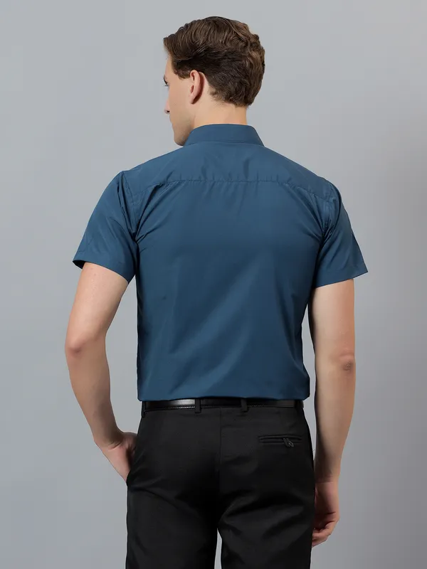 Peacock_Blue_Slim_Fit_Solid_Spread_Collar_Half_Sleeve_Formal_Shirt_For_Men