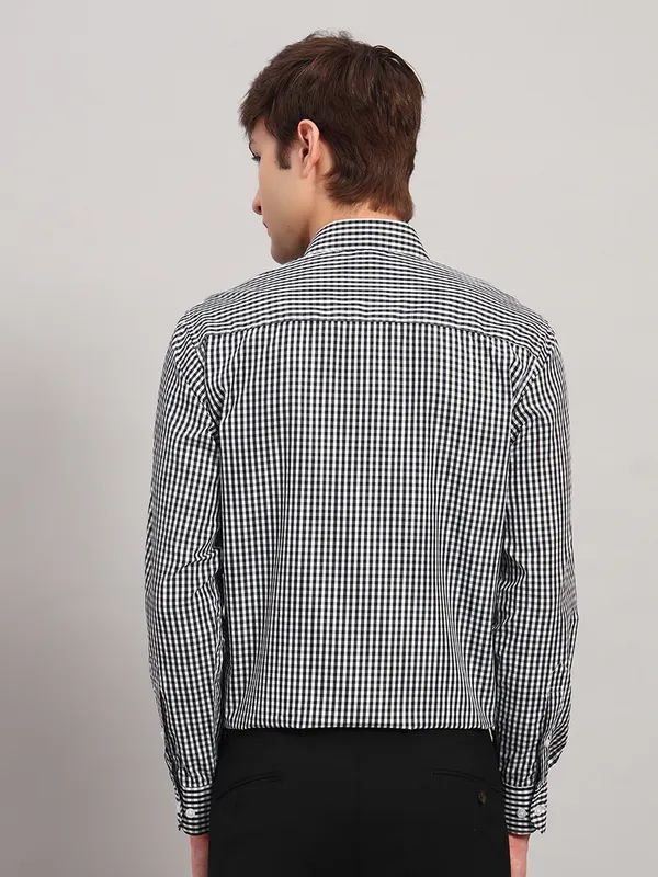 Black_And_White_Slim_Fit_Checked_Spread_Collar_Full_Sleeve_Cotton_Formal_Shirt_For_Men